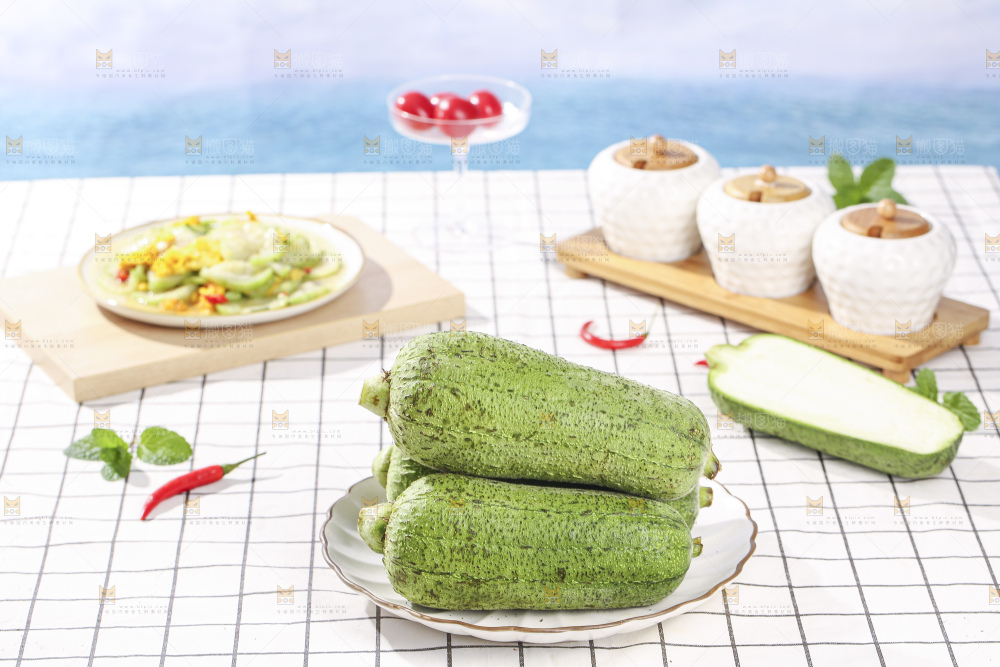 浅底上的肉丝瓜