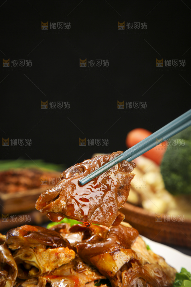 深底上的羊头肉