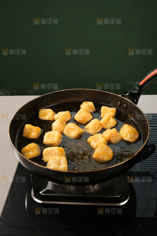 深底上的油豆腐