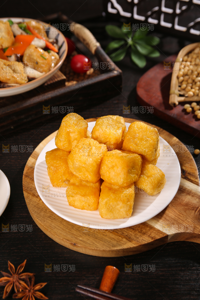 深底上的油豆腐