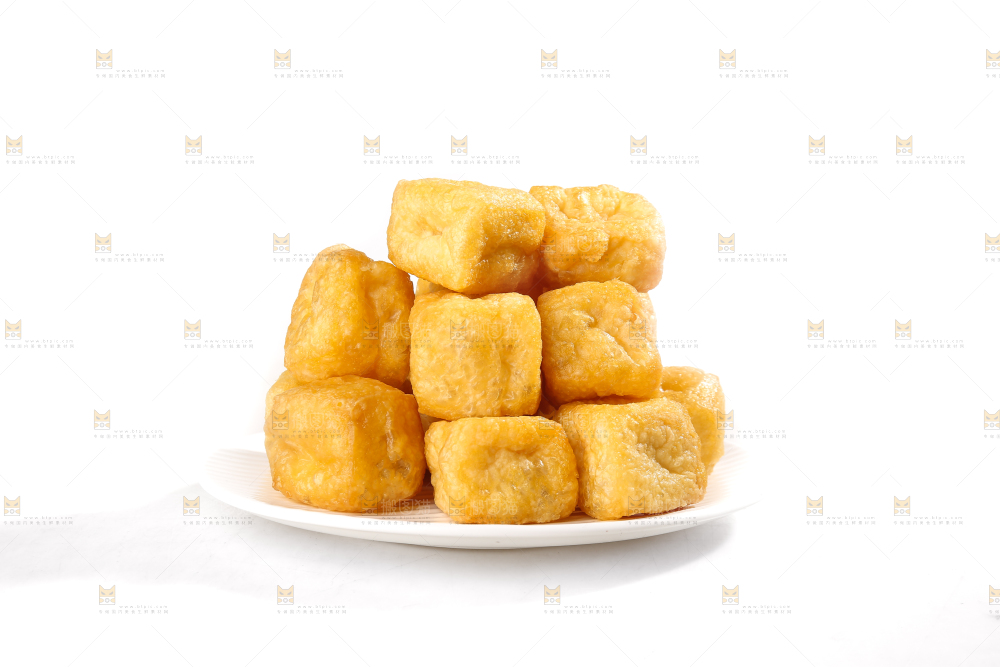白底上的油豆腐