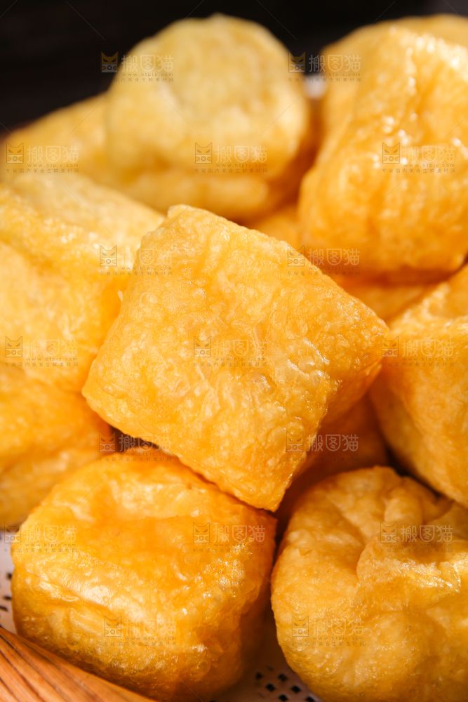 深底上的油豆腐
