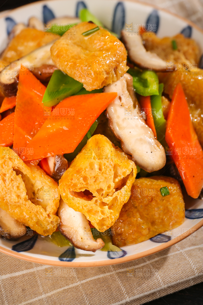 深底上的油豆腐