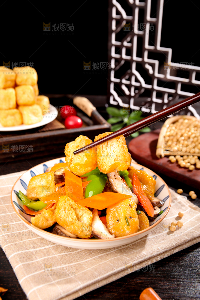 深底上的油豆腐