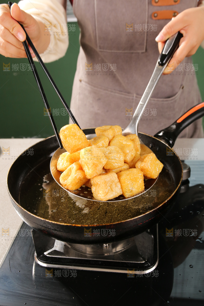 深底上的油豆腐