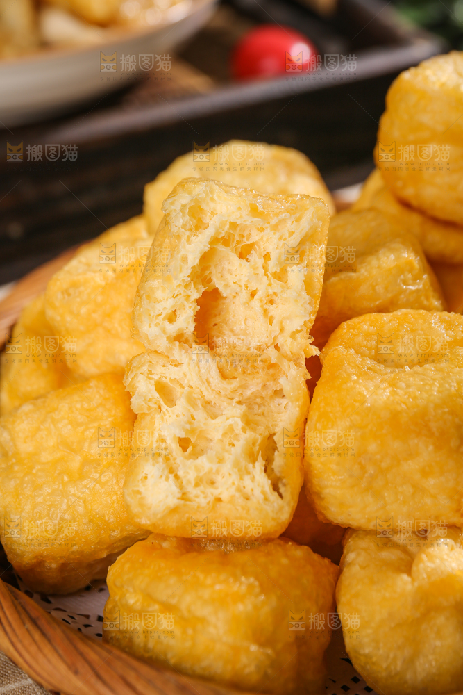 深底上的油豆腐
