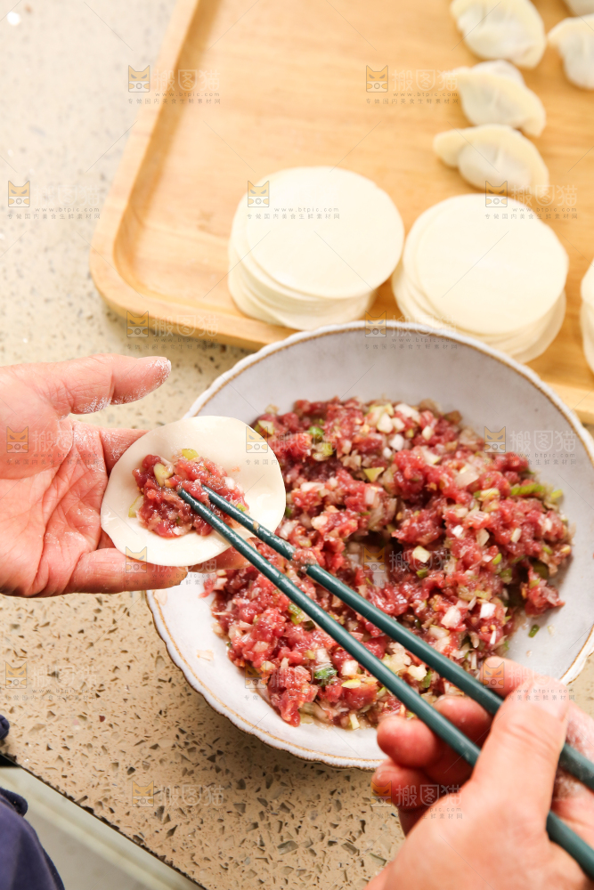手工牛肉饺子制作