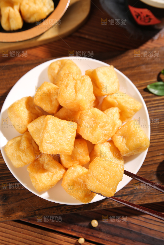 深底上的油豆腐