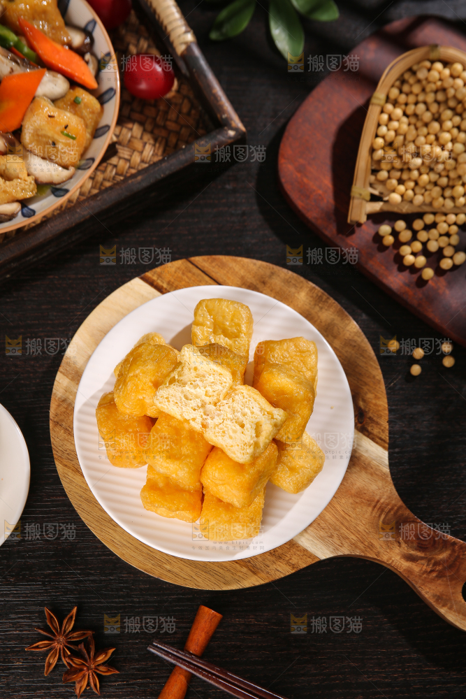 深底上的油豆腐