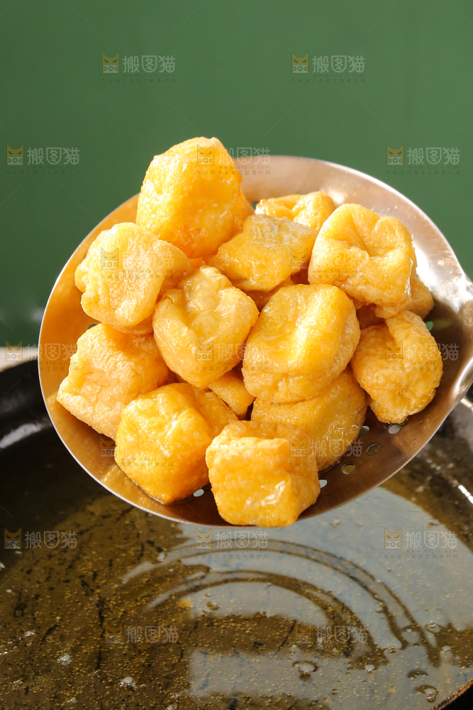 深底上的油豆腐
