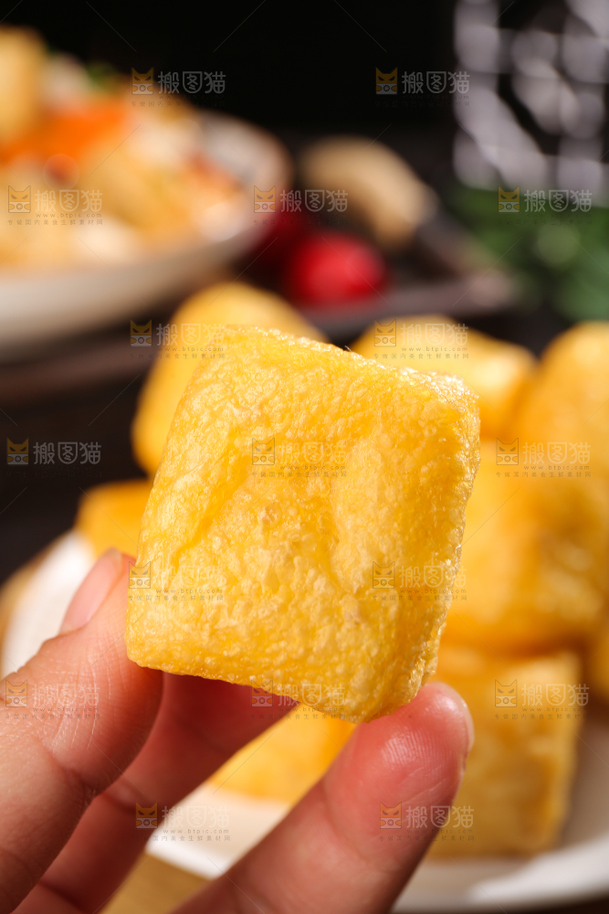 深底上的油豆腐