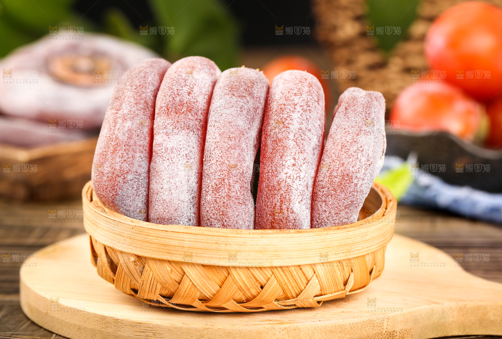 木底上放着柿饼