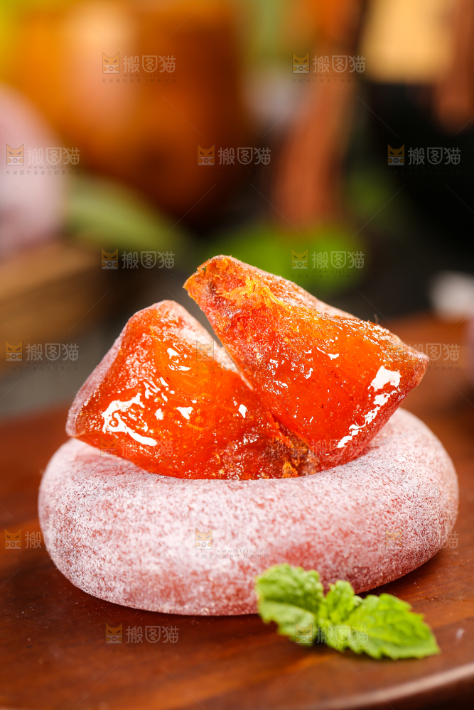 木底上摆放着流心柿饼