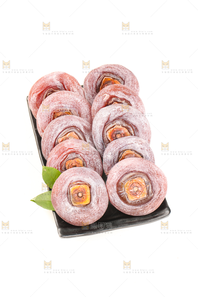 白底上摆放着柿子饼