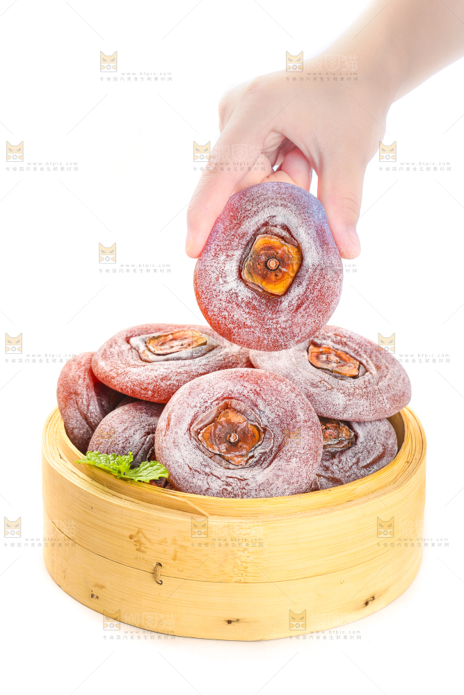 白底上放着圆柿饼