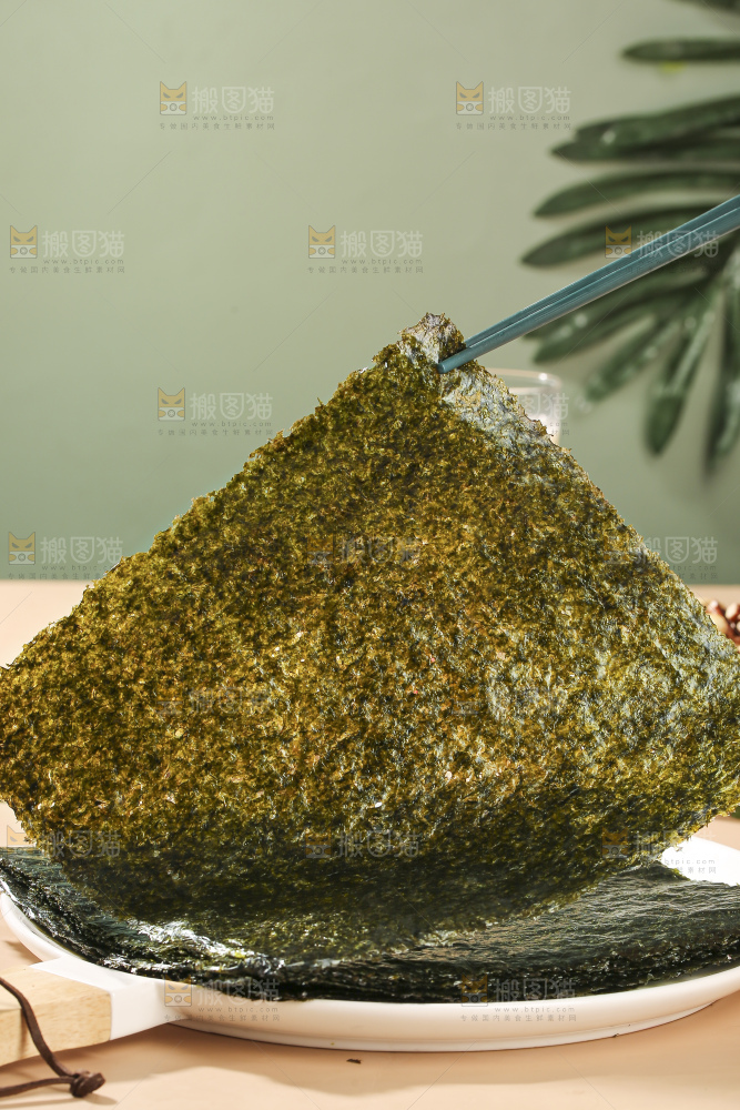 浅底上的海苔卷