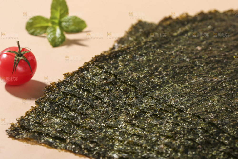 浅底上的海苔卷