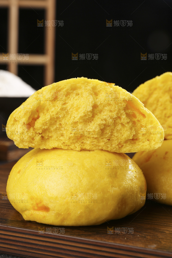 深底上的南瓜馒头