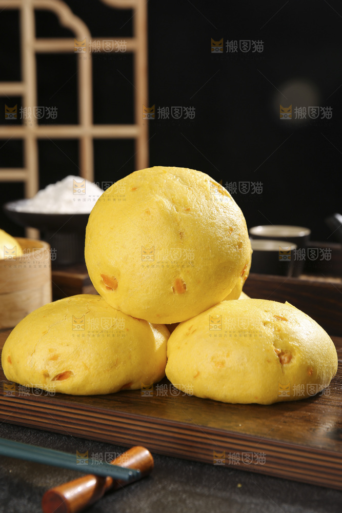 深底上的南瓜馒头