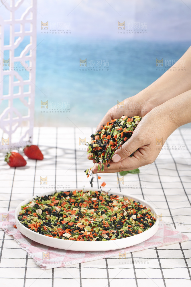 浅底上的脱水蔬菜