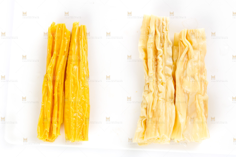白底上放着腐竹