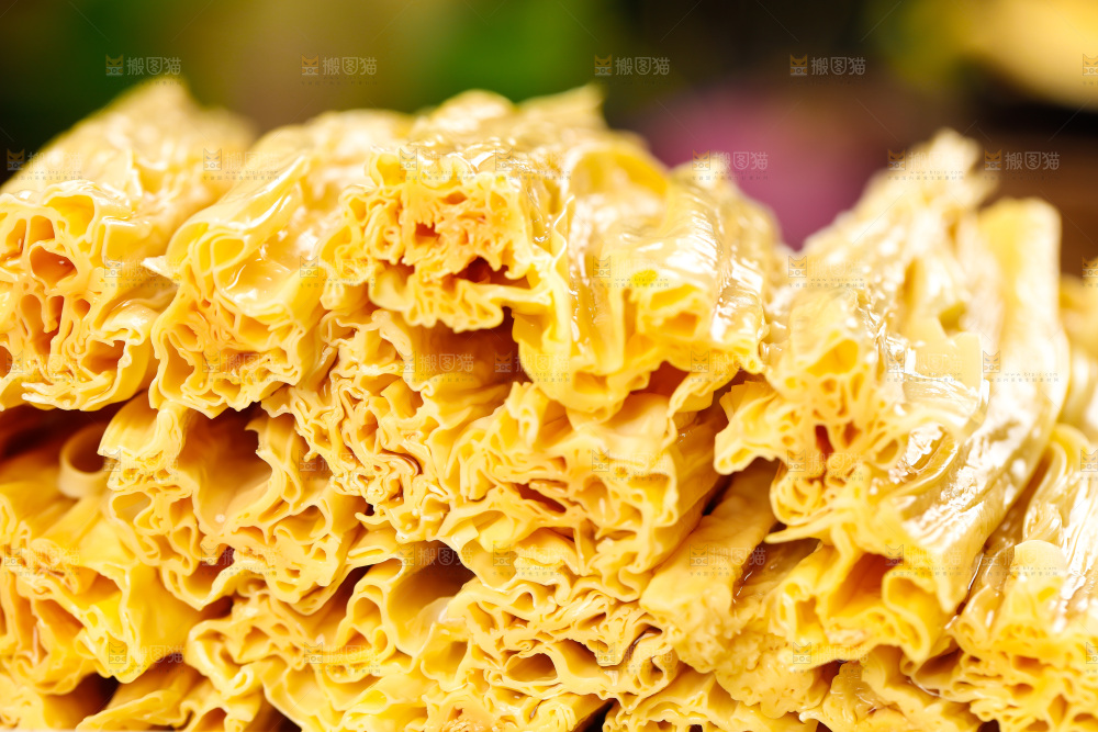 木底上摆放着豆皮