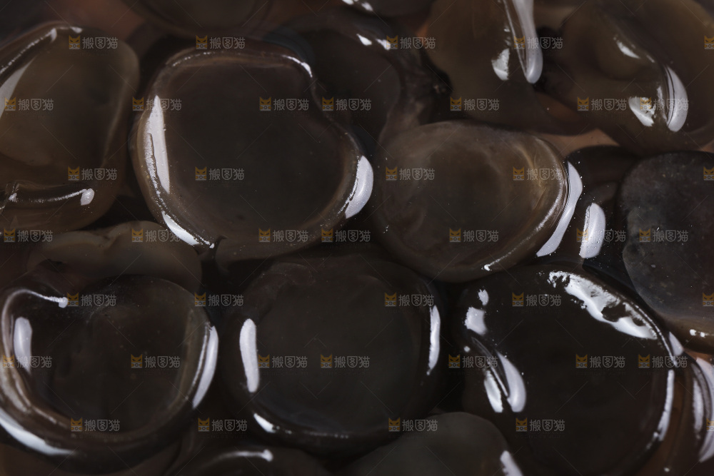 碗里装着泡发的小碗耳