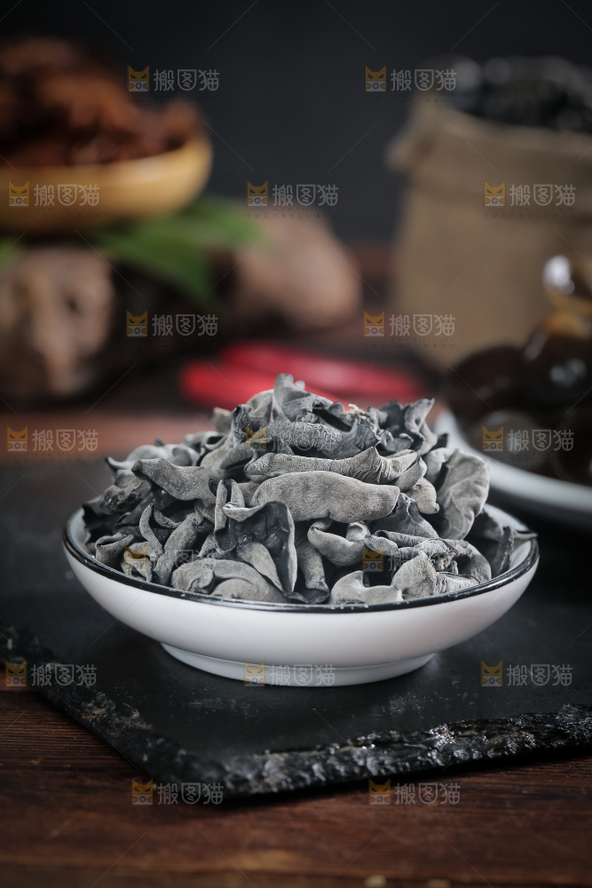 碗里装着小碗耳