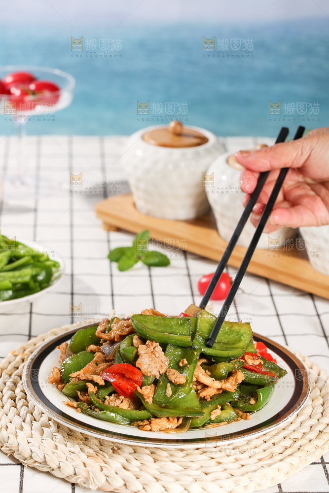 盘子里的青椒炒肉丝
