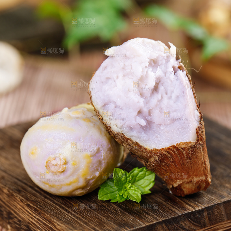 木板上的云南牛奶小芋头