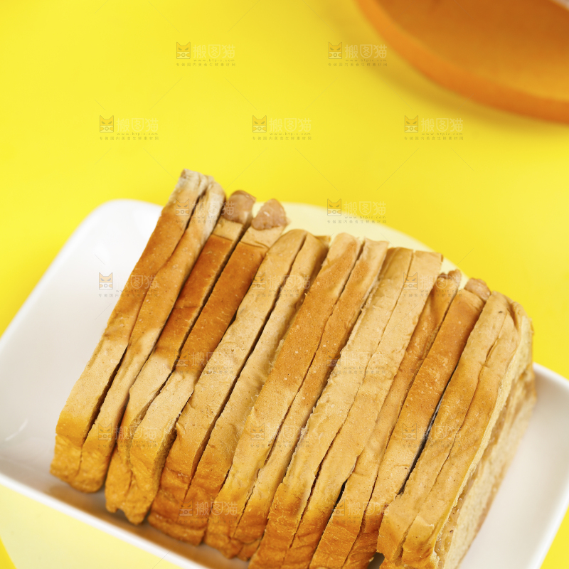 盘子里的青稞芋泥双料吐司