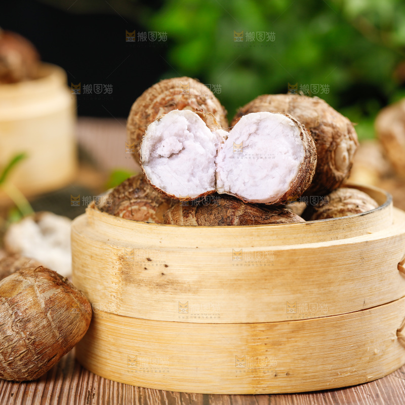 木板上一笼小香芋