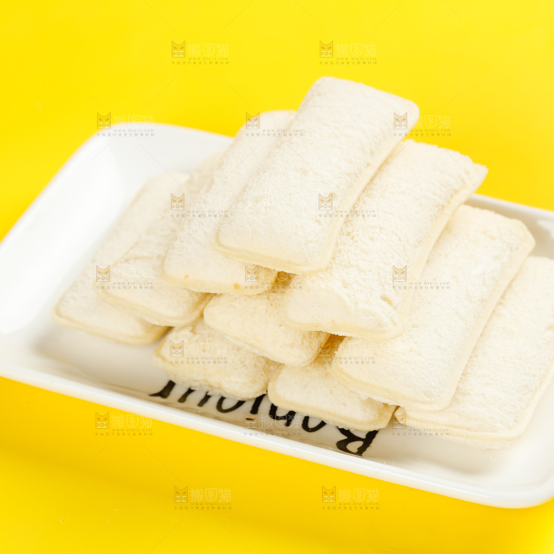 黄底上一盘乳酸菌小口袋面包
