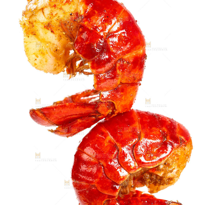 白底上的麻辣虾尾