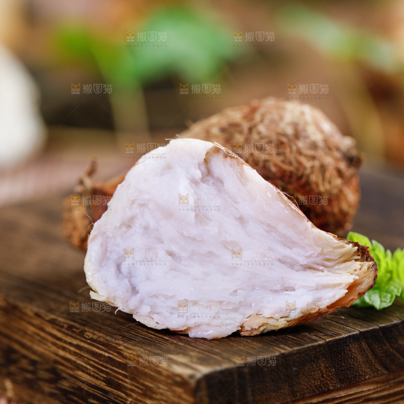 木板上的云南牛奶小芋头