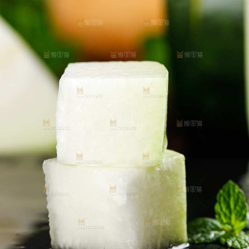 黑底上切块的小冬瓜
