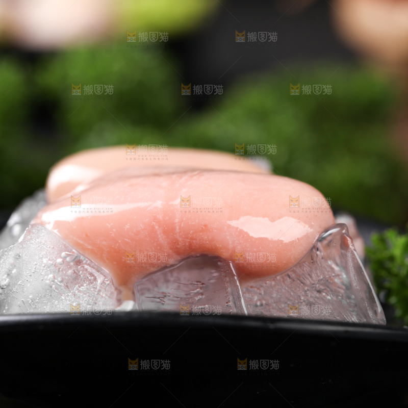 盘子里的冷冻鸡腰子
