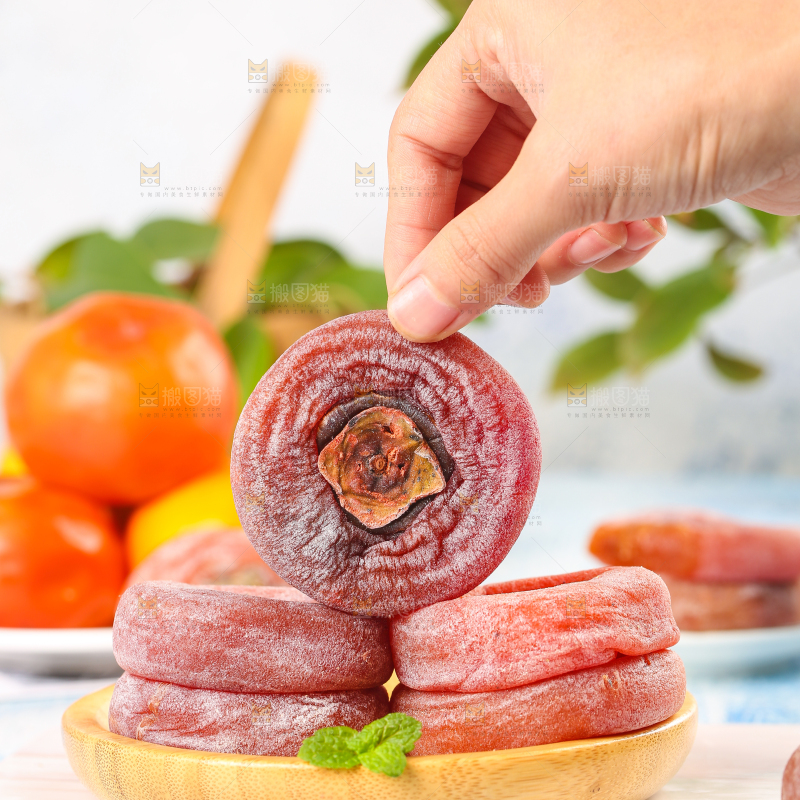 白石板上一盘富平柿饼