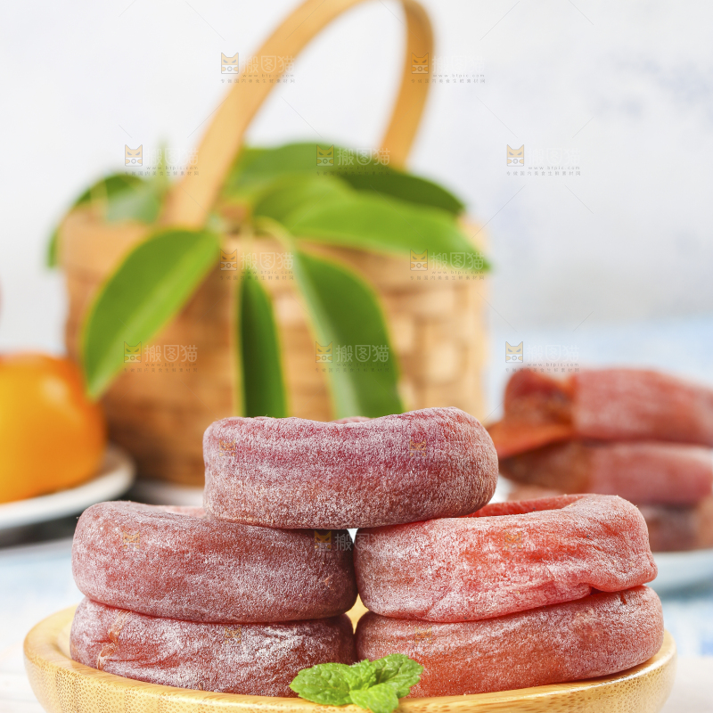 白石板上一盘富平柿饼