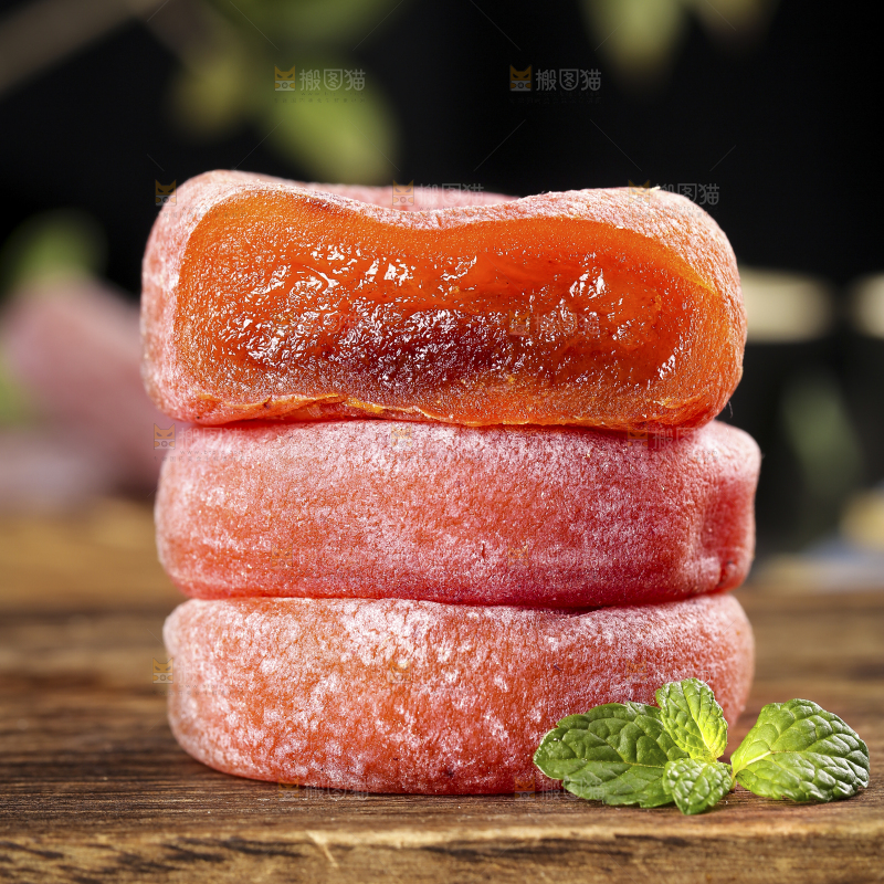 木底上的柿饼