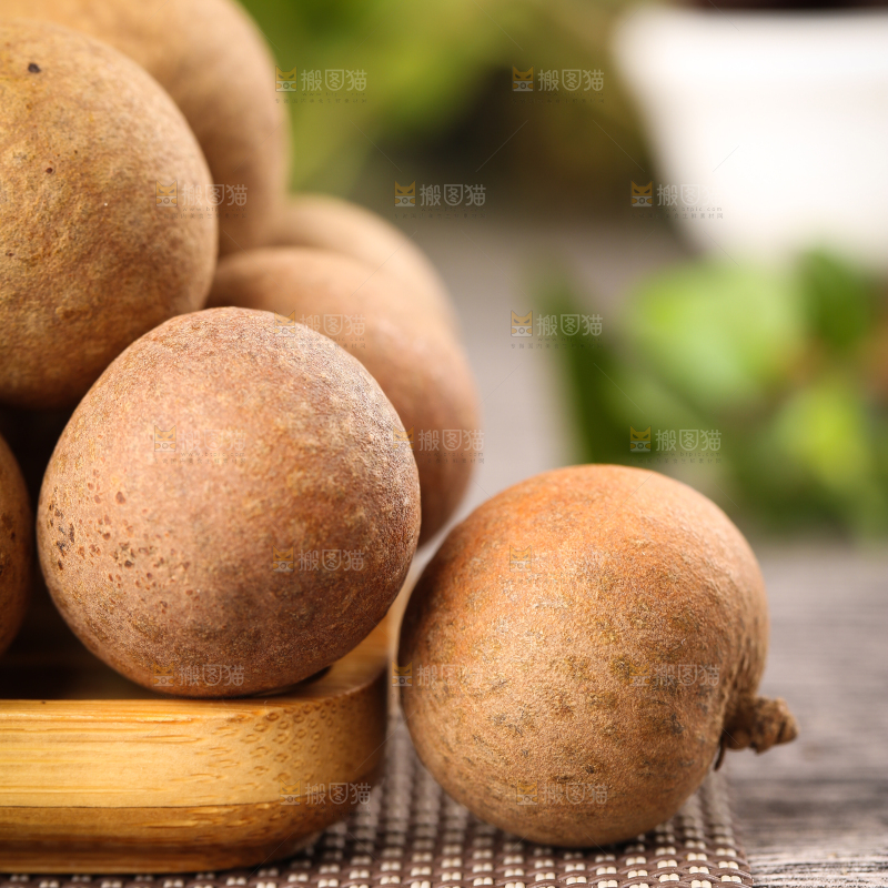 格子底上的干龙眼