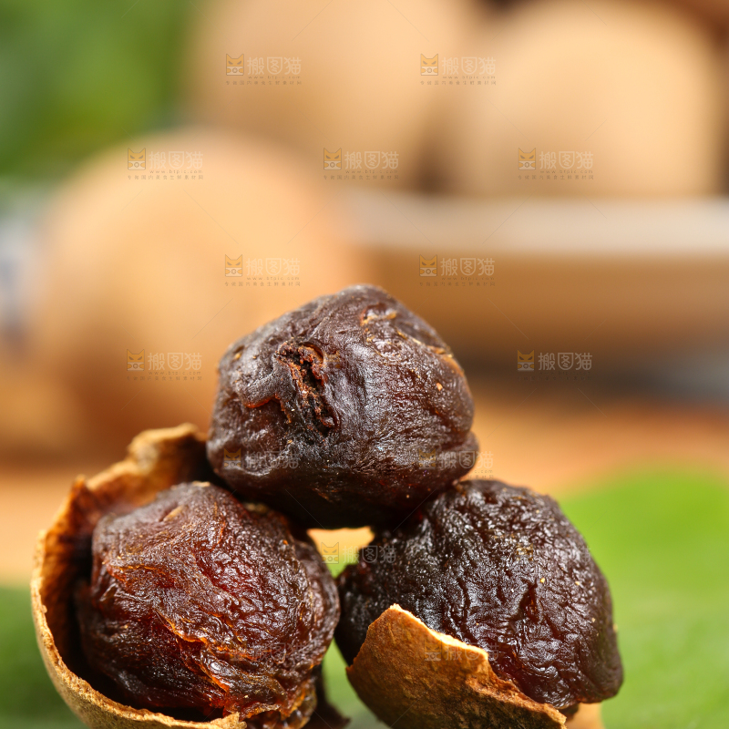 叶子上放着桂圆干果肉