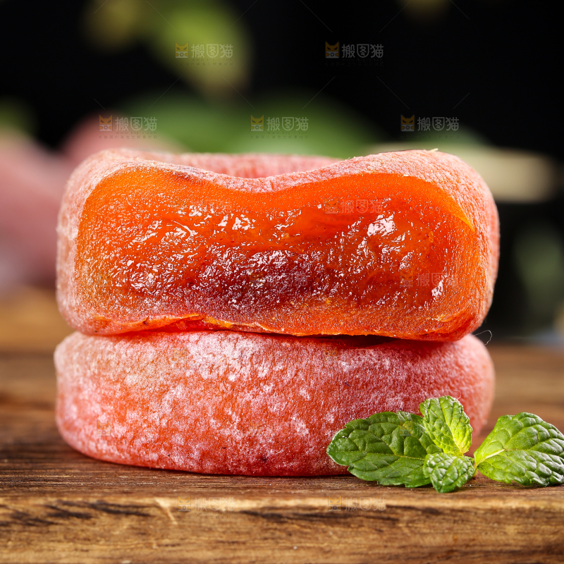木底上的柿饼