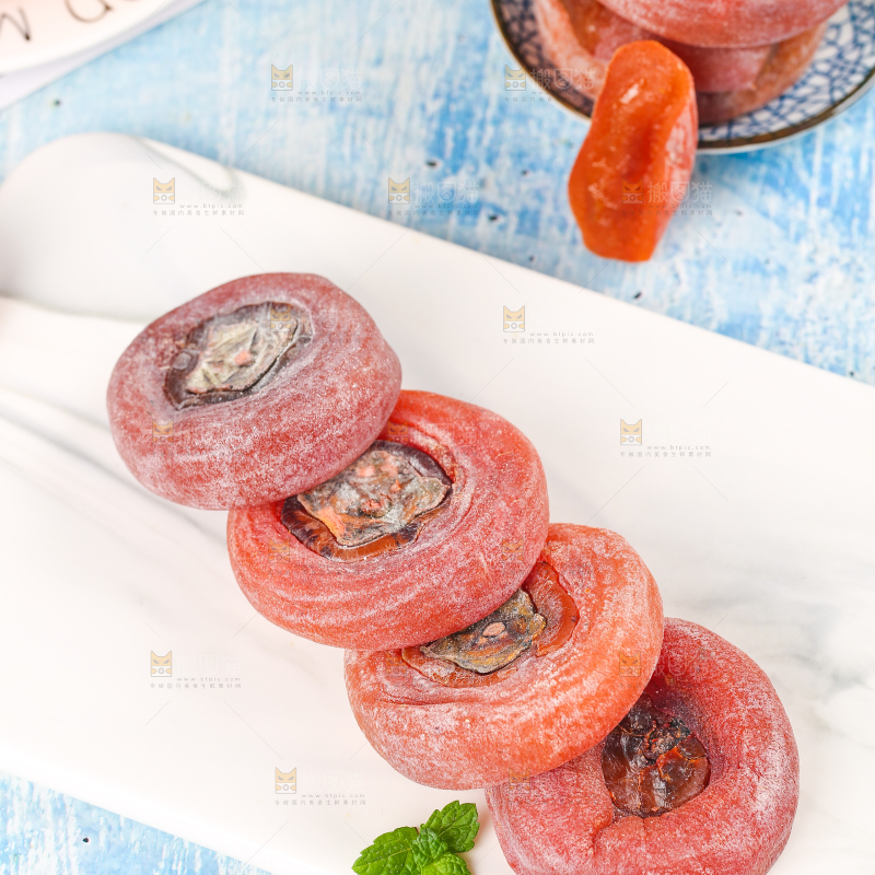 白石底上的柿饼
