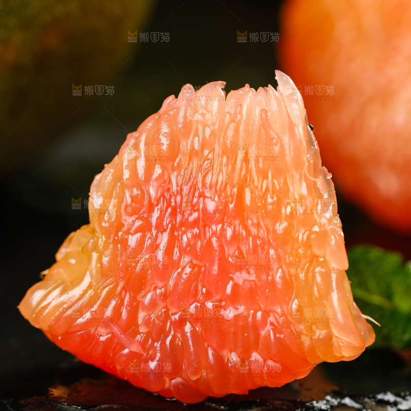 黑底上放着泰国红心青柚