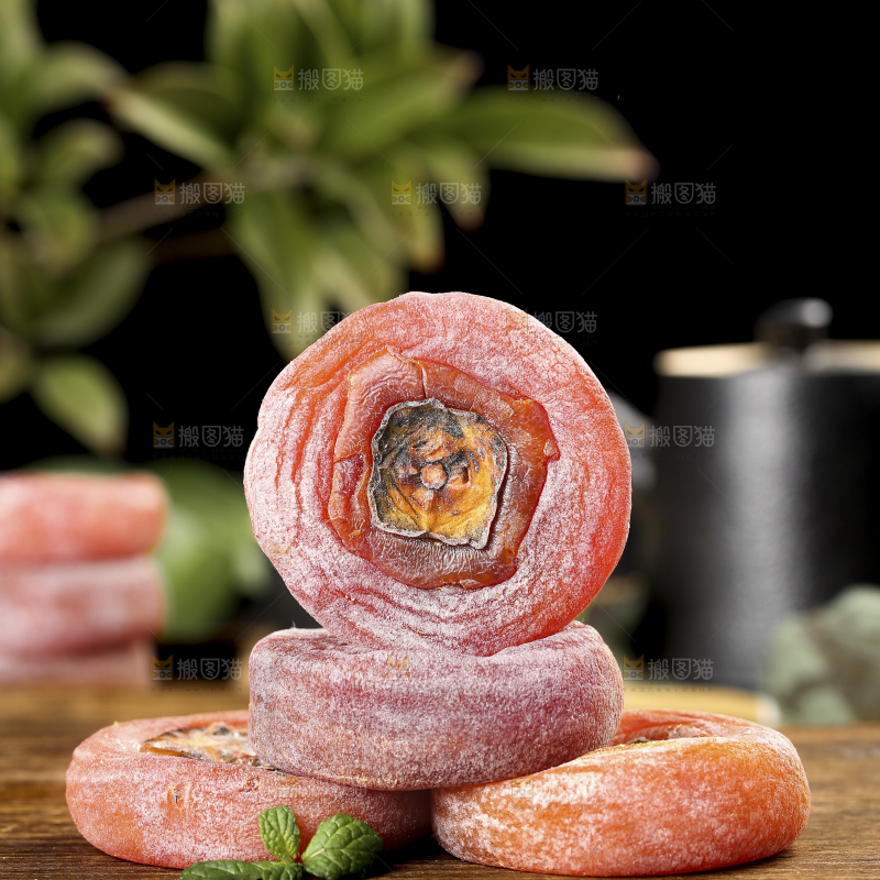 木底上一堆青州柿子饼