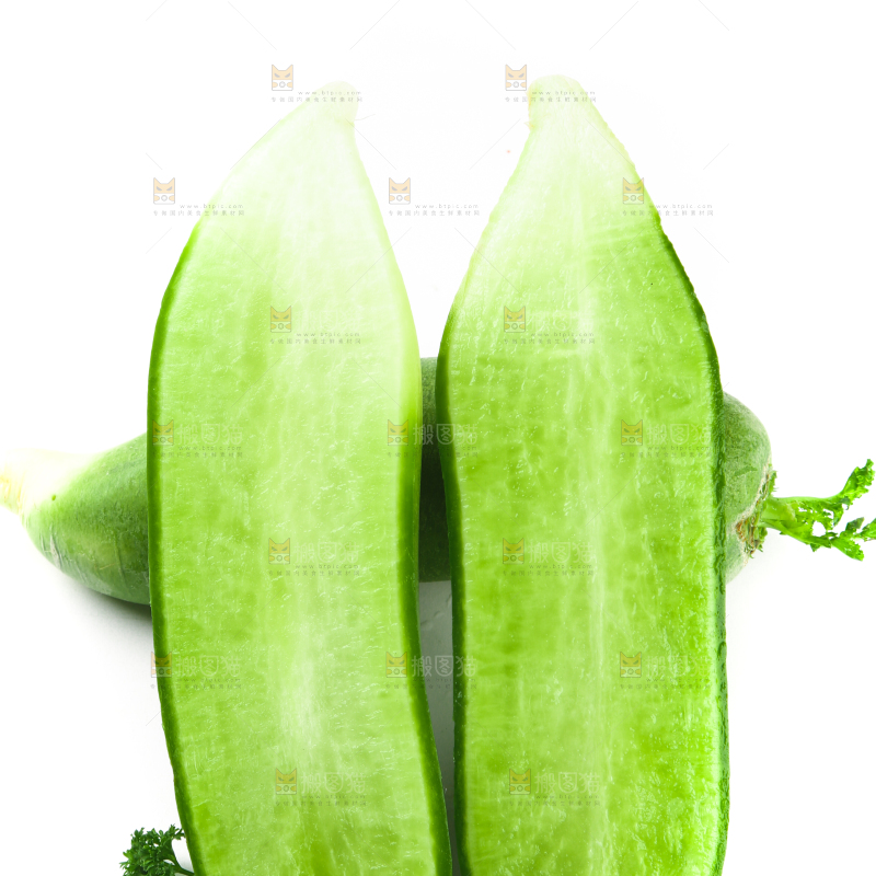 白底上摆放着绿心萝卜