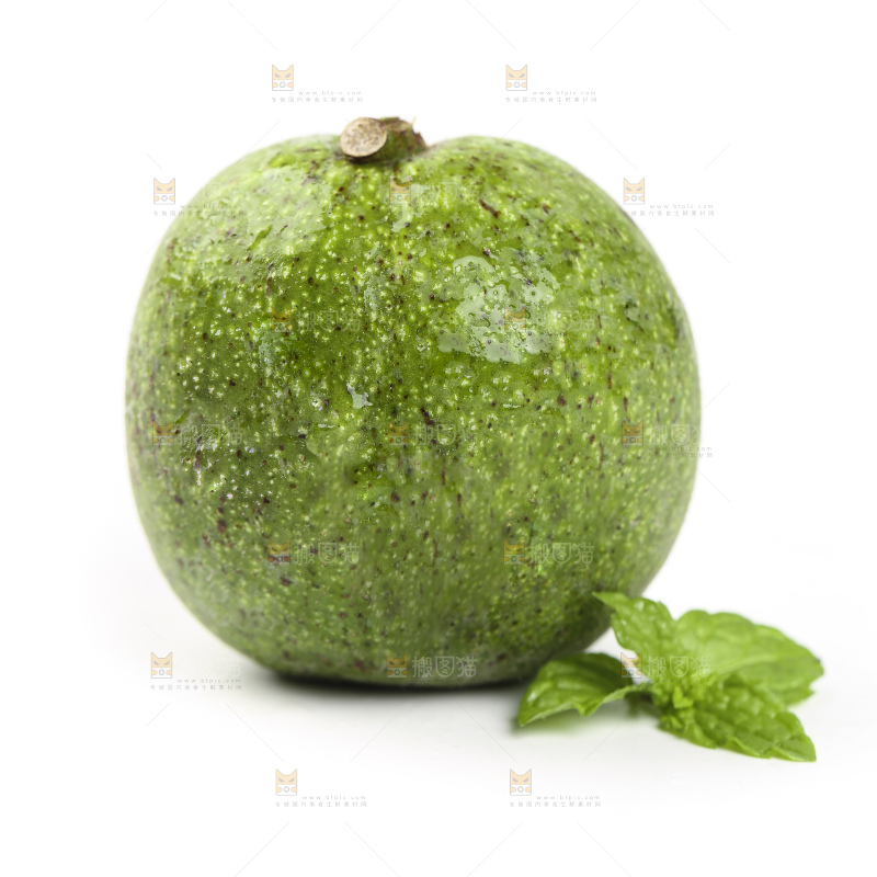 白底上的青皮核桃
