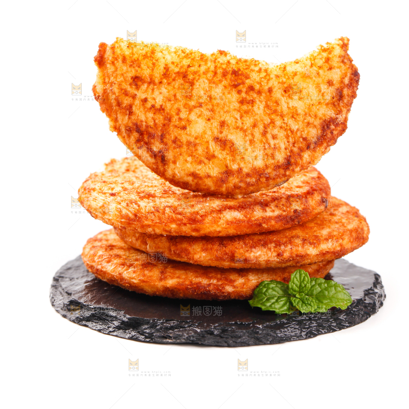碟子上放着酱油饼
