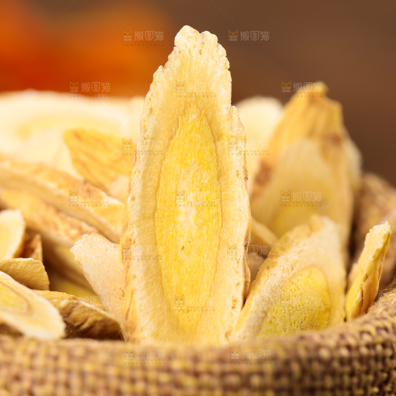 袋子里装着黄芪